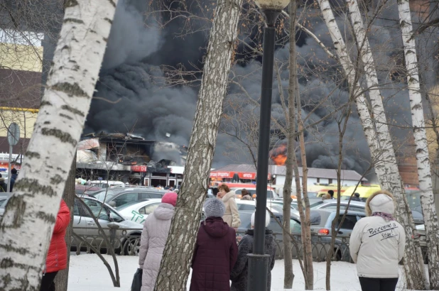 Пожар в ТЦ "Адмирал" в Казани.