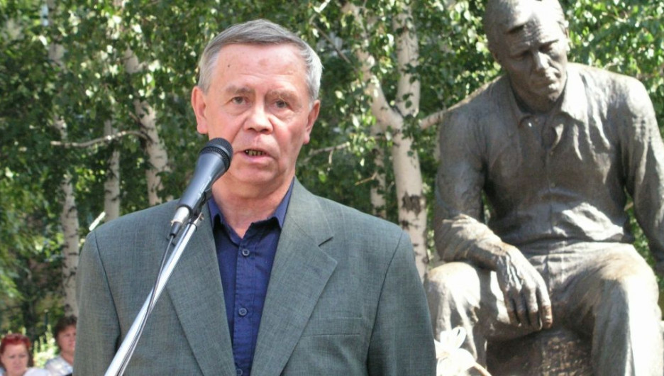 Валентин Распутин на Шукшинских чтениях в 2004 году.