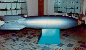 "Наташа"  - тактическая атомная бомба 8У49  предназначеная для бомбометания на сверхзвуковых скоростях. Корпуса бомбы выполнен по схеме бесхвостки, с Х-образным оперением.