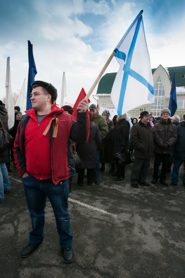 В Барнауле отметили годовщину присоединения Крыма.