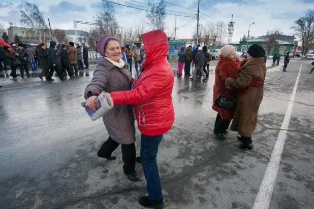 В Барнауле отметили годовщину присоединения Крыма.