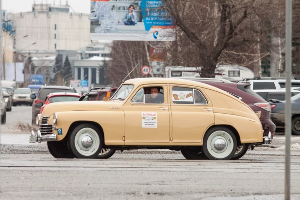 Участники автопробега профсоюзов в Барнауле.