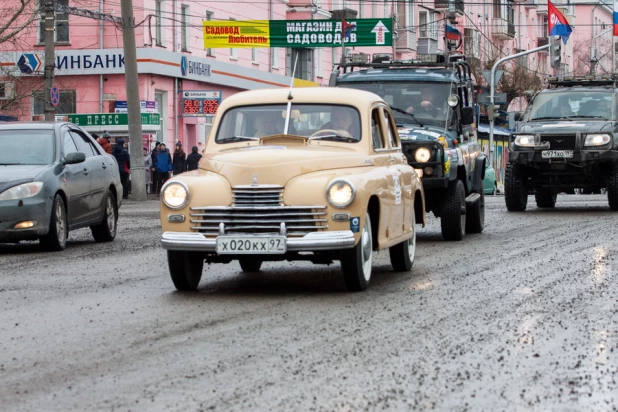 Участники автопробега профсоюзов в Барнауле.