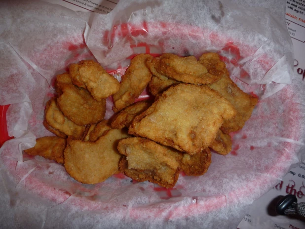 Rocky Mountain oysters. Это бычьи, свиные или бараньих яички обжаренные во фритюре.