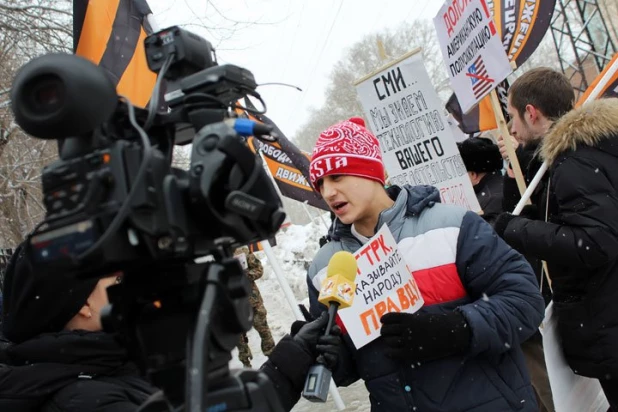 Пикет против "пятой колонны" в СМИ прошел в Новосибирске.