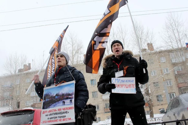 Пикет против "пятой колонны" в СМИ прошел в Новосибирске.