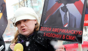 Пикет против "пятой колонны" в СМИ прошел в Новосибирске.
