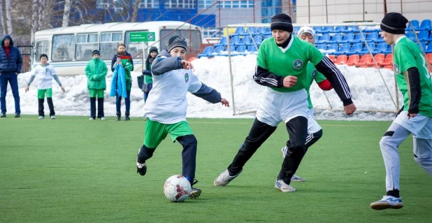 В Барнауле прошел региональный отборочный турнир по футболу среди воспитанников детских домов и школ-интернатов "Будущее зависит от тебя".