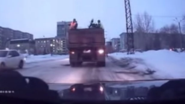 Видео про дорожников и дороги в Бийске.