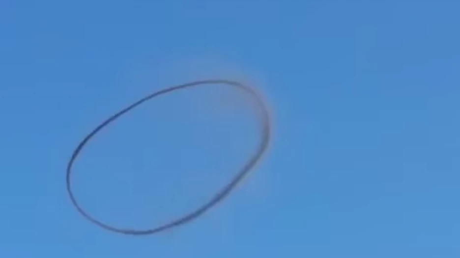 В небе над Казахстаном засняли загадочное черное кольцо