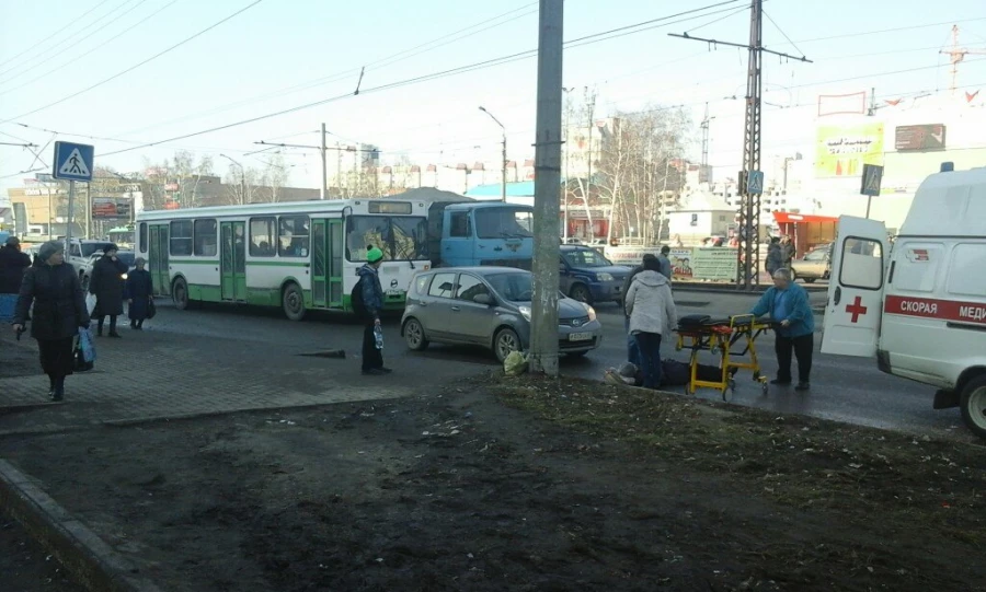 ДТП в Барнауле у ТРЦ "Огни".