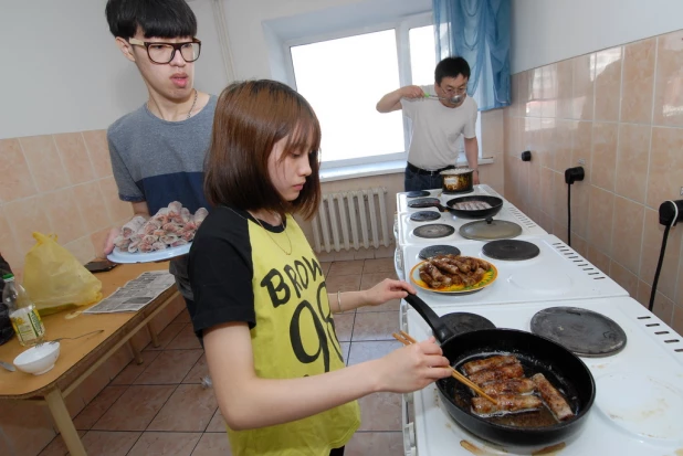 Праздник национальной кухни в АлтГТУ. 9 апреля 2015 года.