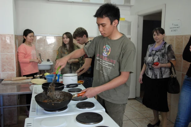 Праздник национальной кухни в АлтГТУ. 9 апреля 2015 года.