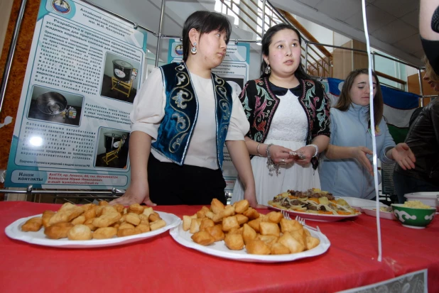 Праздник национальной кухни в АлтГТУ. 9 апреля 2015 года.