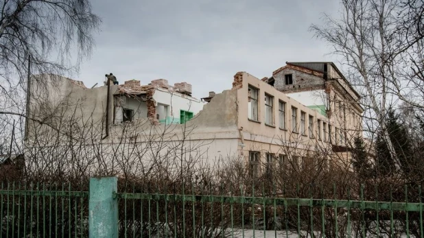 В Барнауле сносят школу на Аванесова.