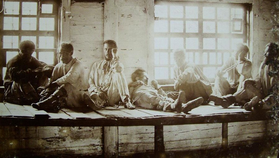 В XIX веке в сибирских тюрьмах нередко встречались интеллигенты, отправленные в ссылку по политическим статьям.