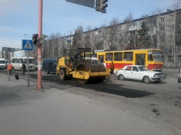 Как кладут асфальт в Барнауле.