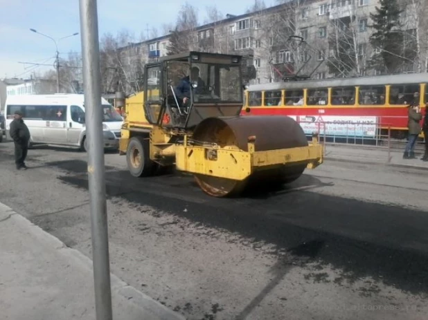 Как кладут асфальт в Барнауле.