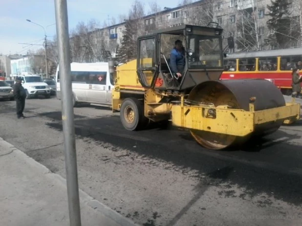 Как кладут асфальт в Барнауле.