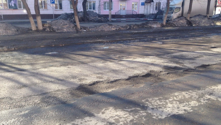 Дороги в Барнауле весной 2014 года.
