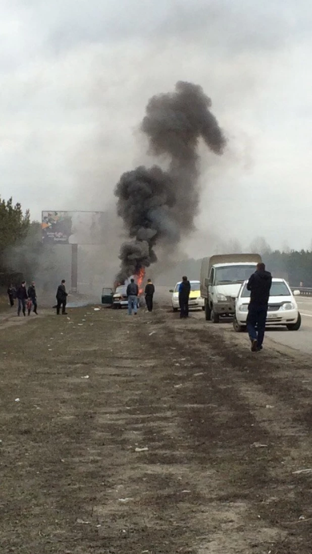 Под Барнаулом сгорел автомобиль отечественного производства.