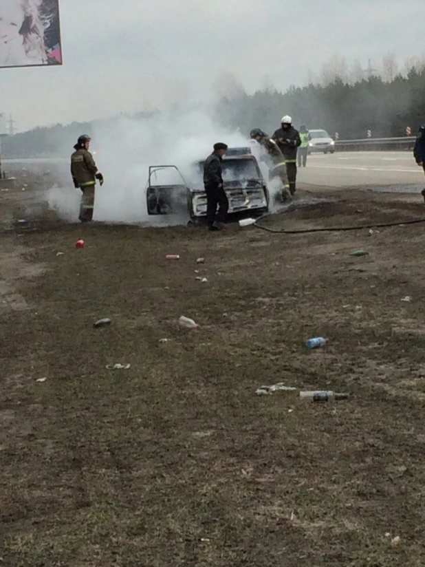 Под Барнаулом сгорел автомобиль отечественного производства.