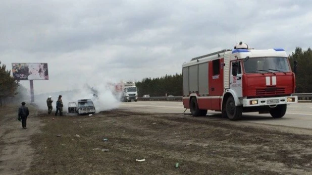 Под Барнаулом сгорел автомобиль отечественного производства.