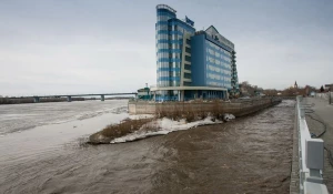 Обь в районе Речного вокзала. 15  апреля 2015 г.