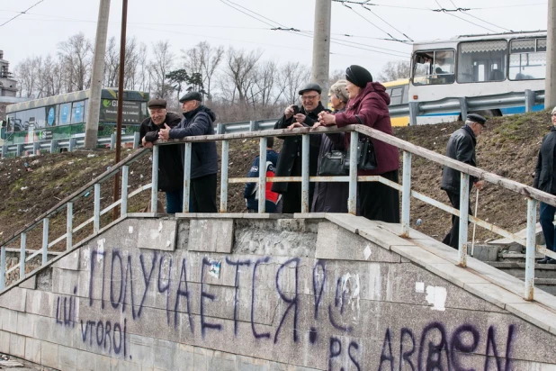 На Оби у Барнаула начался ледоход. 15 апреля 2015 года.