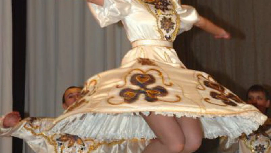 Русские-народные танцы.