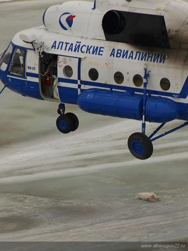 На Алтае взрывают ледовые заторы.