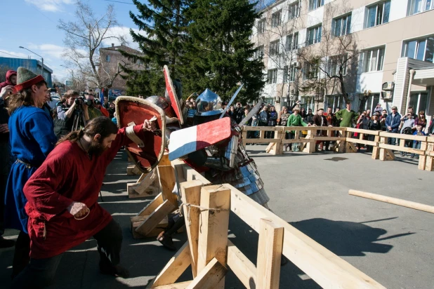 Рыцарские бои в Барнауле. 18 апреля 2015 года.