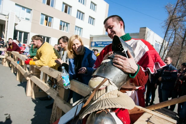 Рыцарские бои в Барнауле. 18 апреля 2015 года.