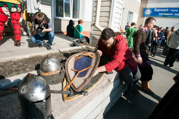 Рыцарские бои в Барнауле. 18 апреля 2015 года.