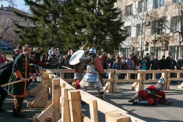 Рыцарские бои в Барнауле. 18 апреля 2015 года.