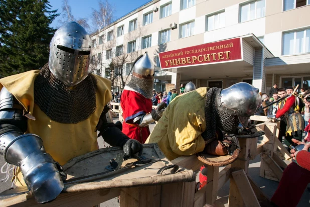 Рыцарские бои в Барнауле. 18 апреля 2015 года.