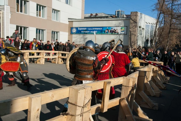 Рыцарские бои в Барнауле. 18 апреля 2015 года.