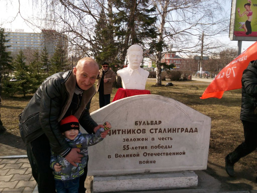Акция &quot;Селфи со Сталиным&quot;. Барнаул, 18 апреля 2015 года.