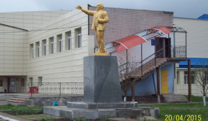 Восстановленный Ленин в поселке Веселое.