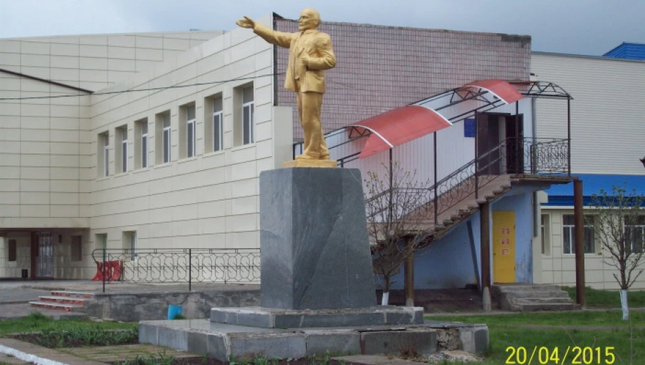 Восстановленный Ленин в поселке Веселое.