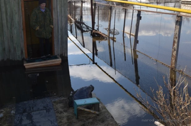 Паводок в с. Лебяжье Центрального района Барнаула, апрель, 2015 года.