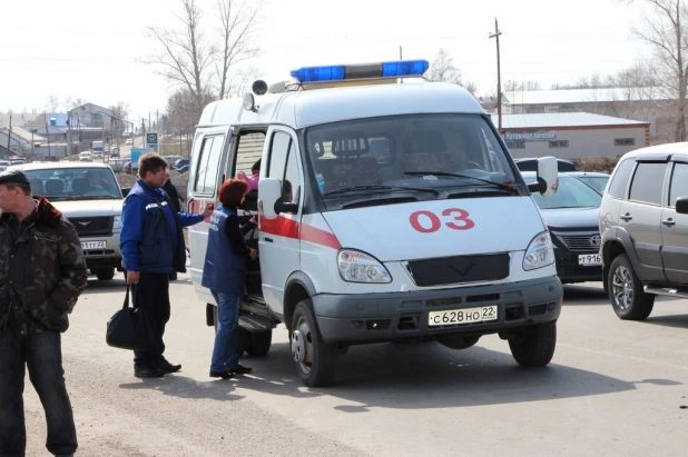 Талые воды повредили конструкцию моста в Шипуново, апрель 2015.