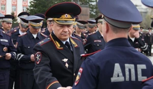 В Барнауле прошел строевой смотр сотрудников полиции.