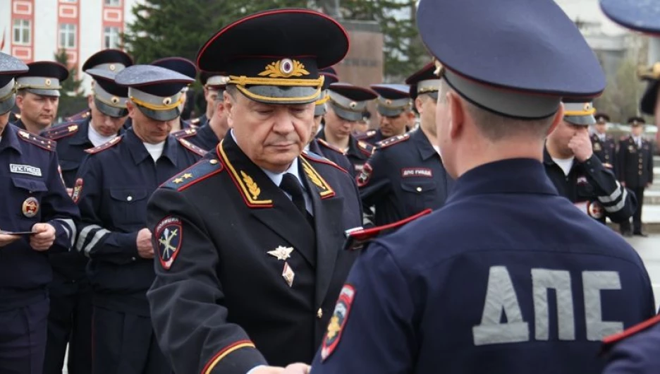 В Барнауле прошел строевой смотр сотрудников полиции.