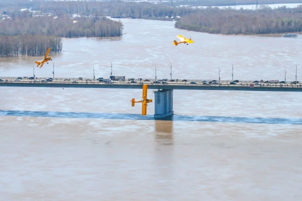 Авиашоу 25 апреля 2015 года в Барнауле.