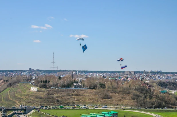 Авиашоу 25 апреля 2015 года в Барнауле.