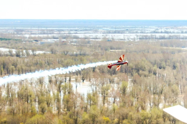 Авиашоу 25 апреля 2015 года в Барнауле.