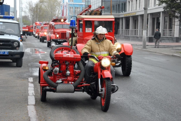 Выставка пожарной техники в Барнауле. 26 апреля 2015 года.