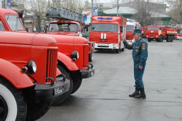 Выставка пожарной техники в Барнауле. 26 апреля 2015 года.