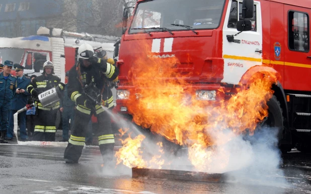 Выставка пожарной техники в Барнауле. 26 апреля 2015 года.